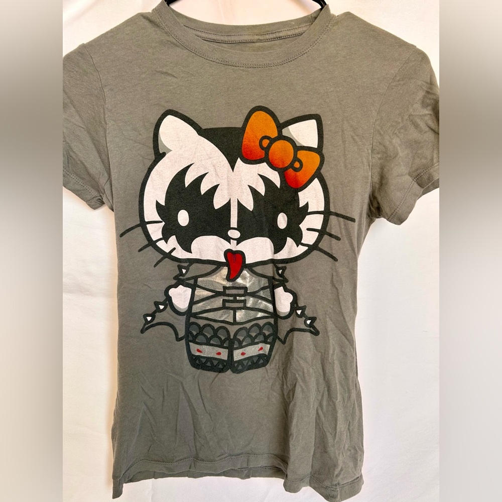 Rare 2010 KISS Hello Kitty T-Shirt Small Gothic       Rock Concert Dark Black